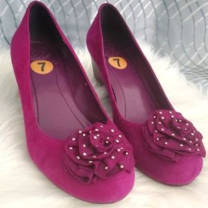 offers welcome BCBGeneration Suede Fuchsia Flower Wedge, 7